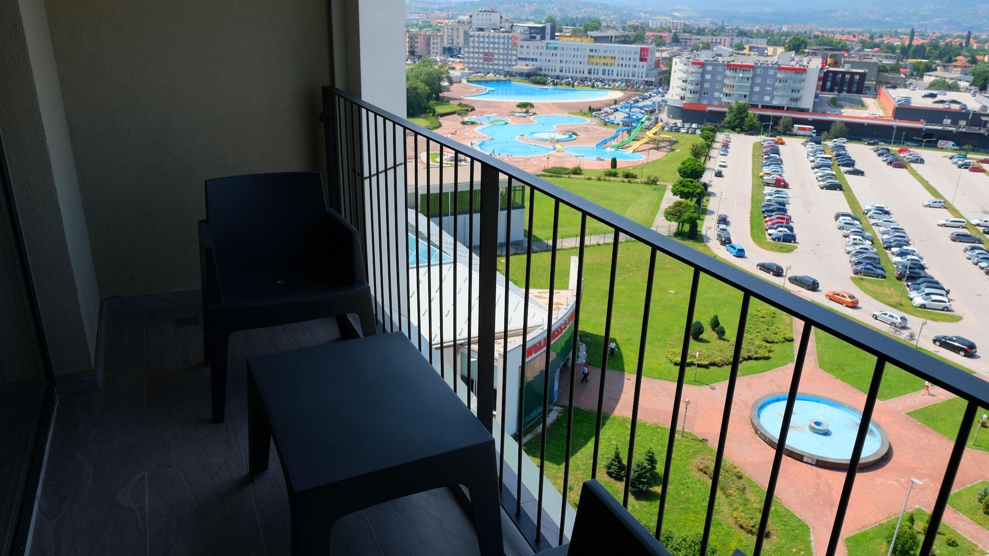 Hotel Hills Sarajevo Congress & Thermal Spa Resort Илиджа Экстерьер фото A balcony