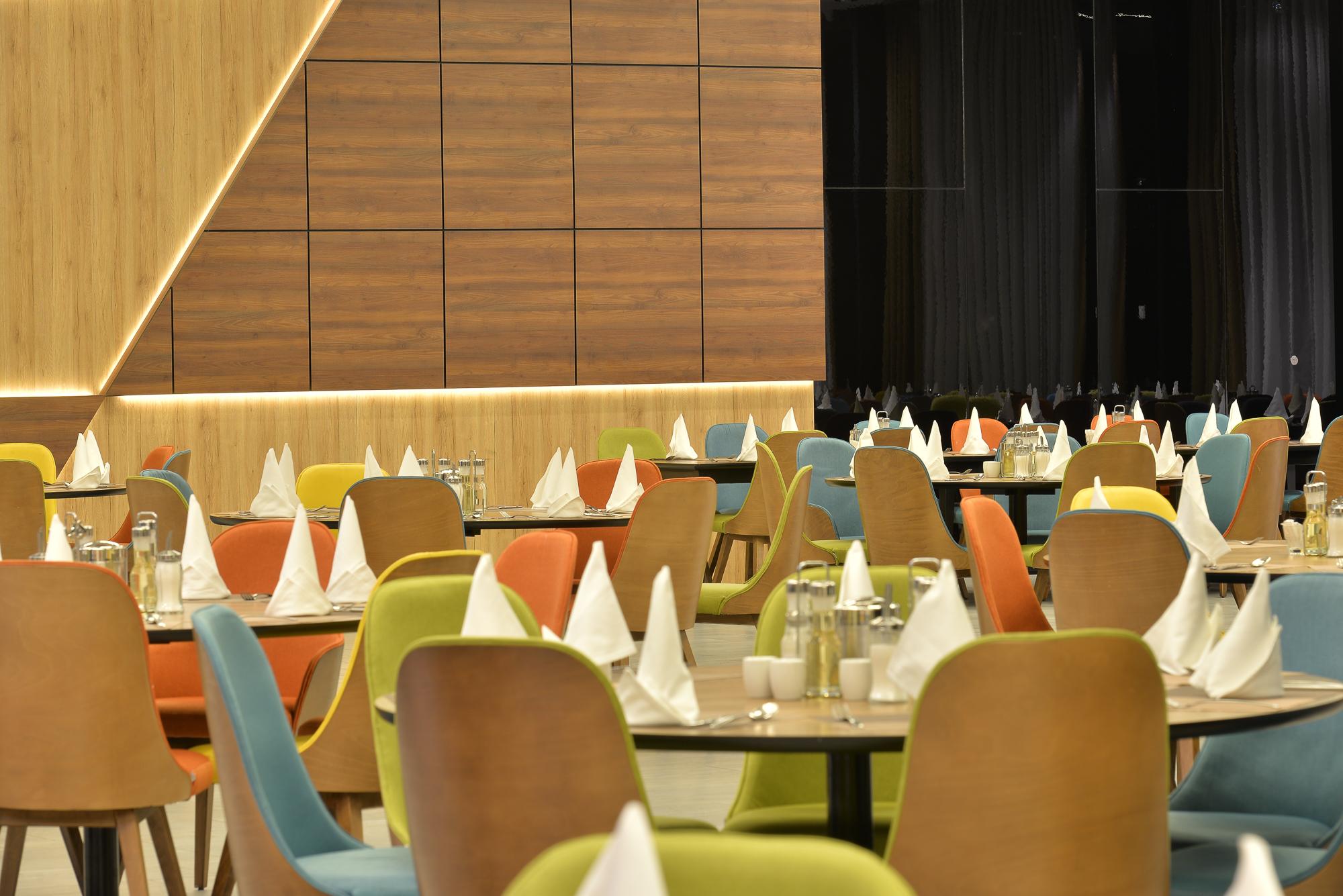 Hotel Hills Sarajevo Congress & Thermal Spa Resort Илиджа Экстерьер фото The interior of the restaurant
