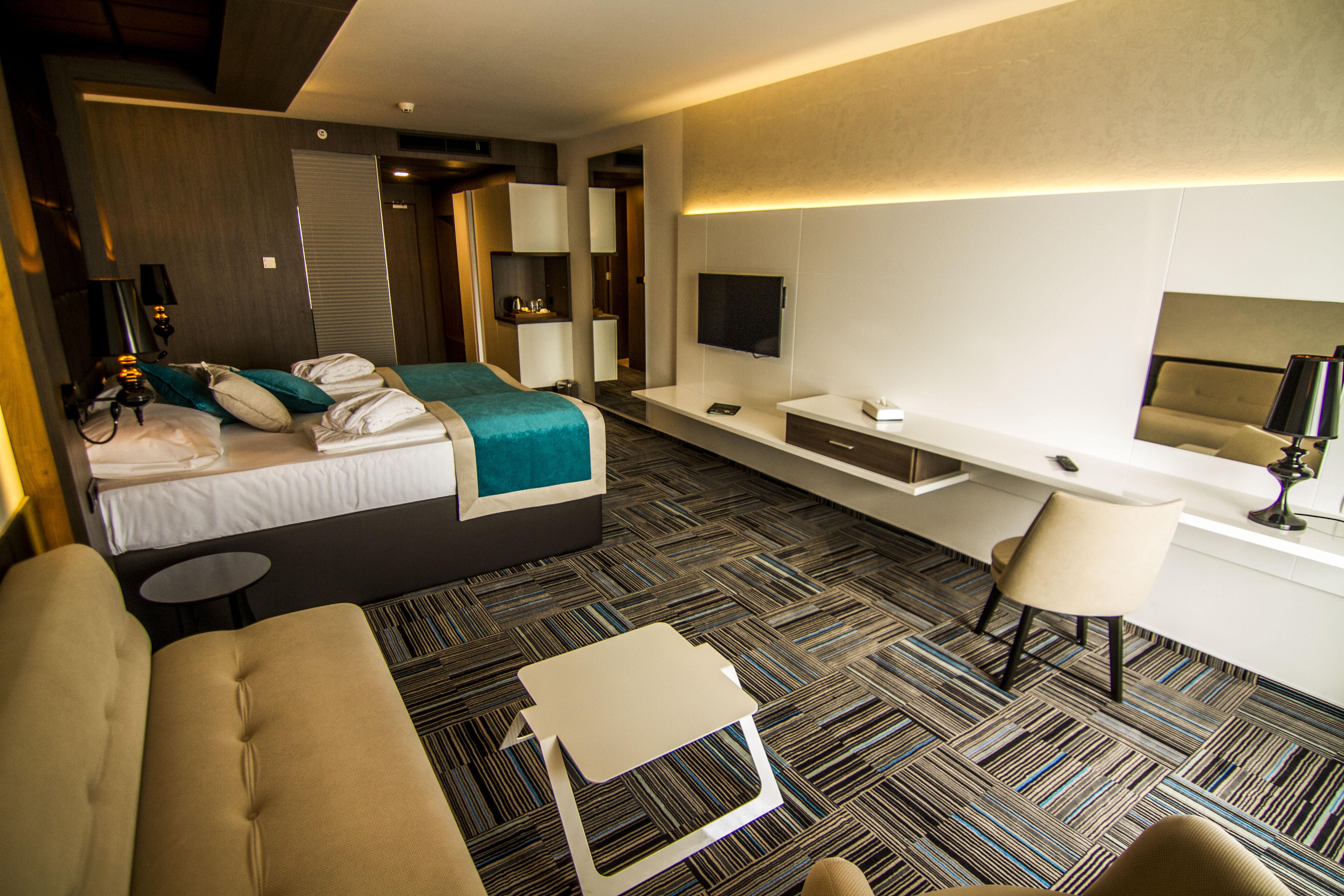 Hotel Hills Sarajevo Congress & Thermal Spa Resort Илиджа Экстерьер фото A room at the hotel