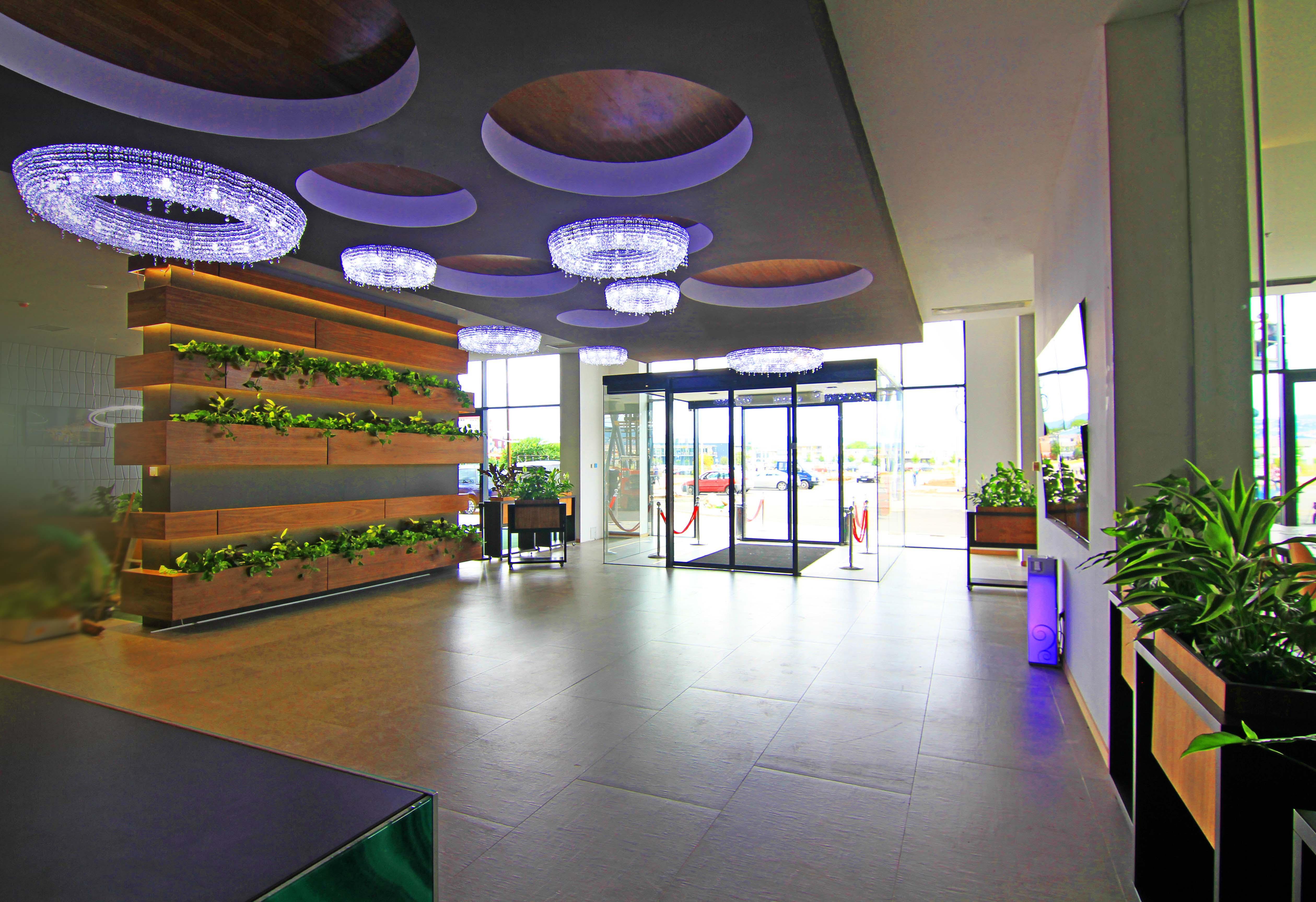 Hotel Hills Sarajevo Congress & Thermal Spa Resort Илиджа Экстерьер фото Entrance to the terminal