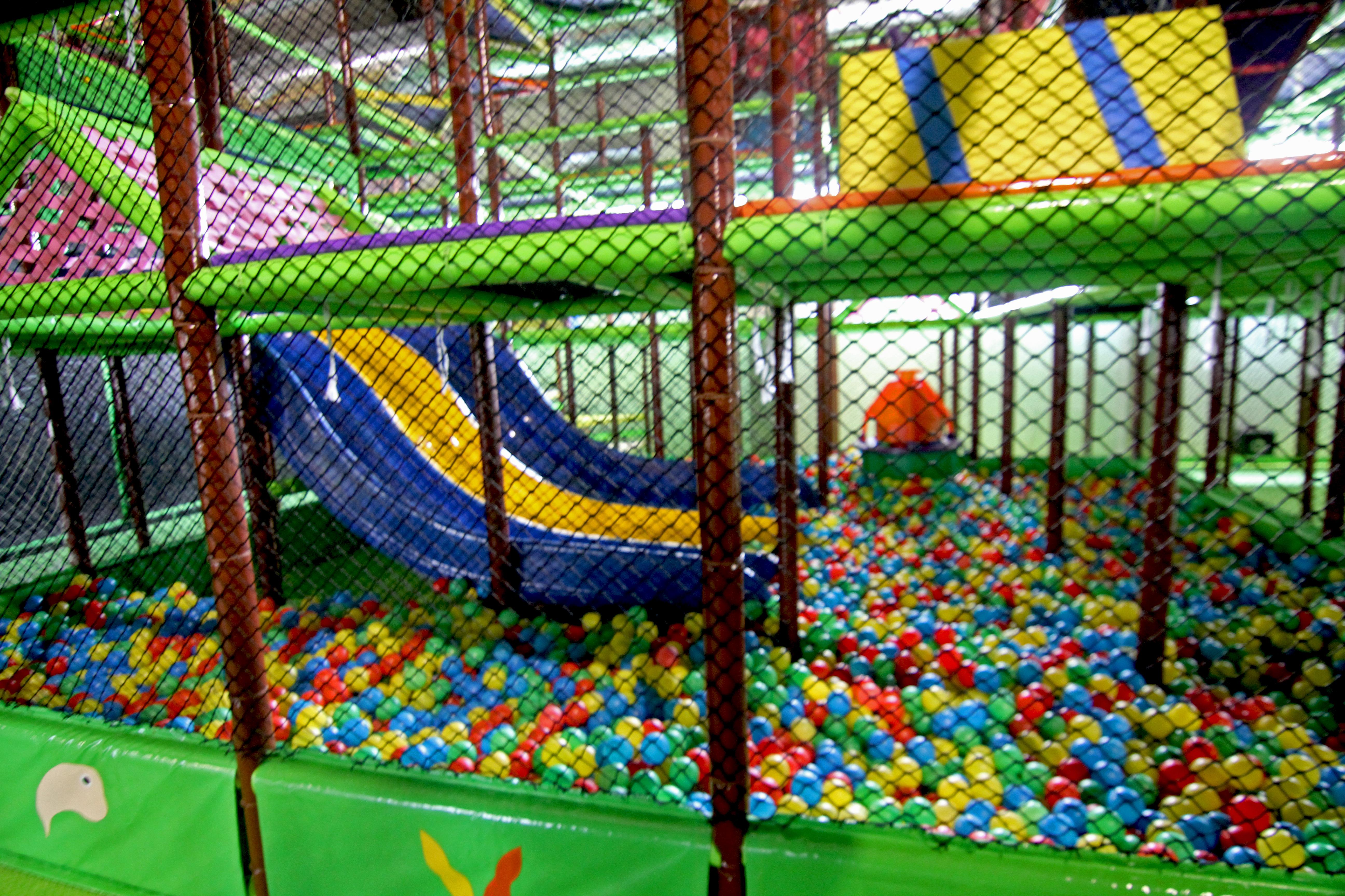Hotel Hills Sarajevo Congress & Thermal Spa Resort Илиджа Экстерьер фото A ball pit at a playground
