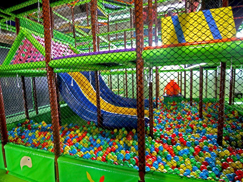 Hotel Hills Sarajevo Congress & Thermal Spa Resort Илиджа Экстерьер фото An indoor playground