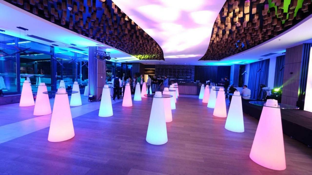 Hotel Hills Sarajevo Congress & Thermal Spa Resort Илиджа Экстерьер фото Skyline Bar