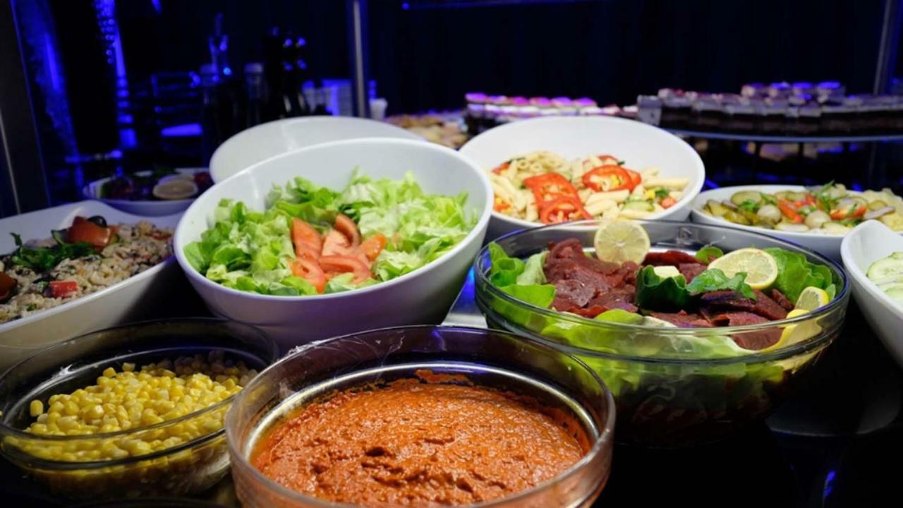 Hotel Hills Sarajevo Congress & Thermal Spa Resort Илиджа Экстерьер фото A selection of salads